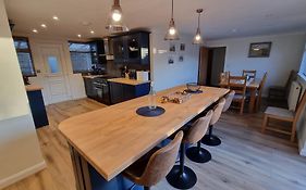 Certa Cito Exceptionally Large 4 Bedroom Bungalow And Garden Near The Beach